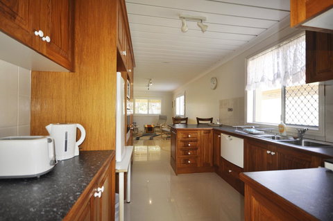 Ocean Wave - Sunshine Coast Tourism 5