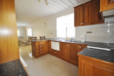 Ocean Wave - Sunshine Coast Tourism 7