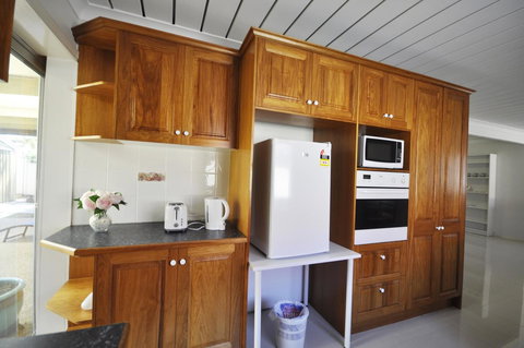 Ocean Wave - Sunshine Coast Tourism 4