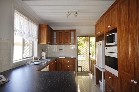 Ocean Wave - Sunshine Coast Tourism 3