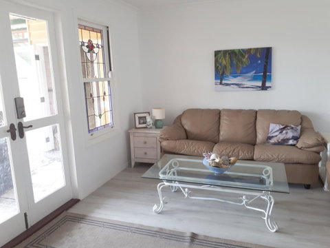 Retro Beach Flat - Sunshine Coast Tourism 13
