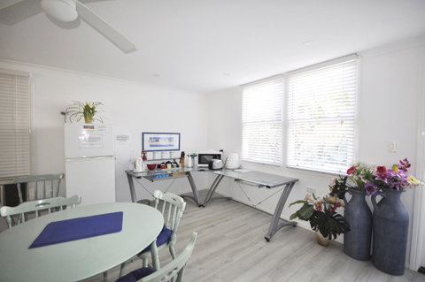 Retro Beach Flat - Sunshine Coast Tourism 9