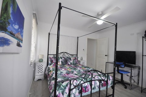 Retro Beach Flat - Sunshine Coast Tourism 7