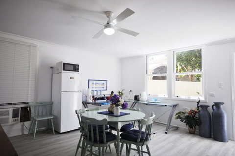 Retro Beach Flat - Sunshine Coast Tourism 12