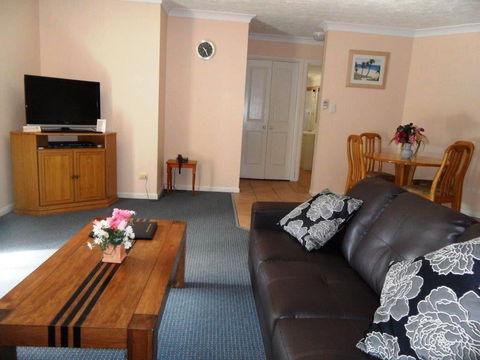 Sylvan Beach Resort - Sunshine Coast Tourism 24