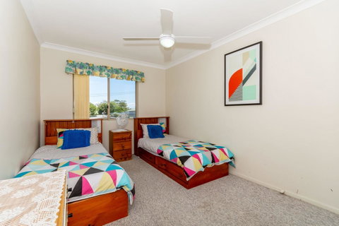 Enjoy The Sea Breezes From The Balcony - Boyd St, Woorim - Sunshine Coast Tourism 5