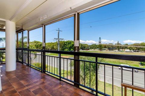 Spacious Unit Overlooking Moreton Bay - Boyd St, Woorim - Sunshine Coast Tourism 9