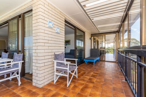 Spacious Unit Overlooking Moreton Bay - Boyd St, Woorim - Sunshine Coast Tourism 12