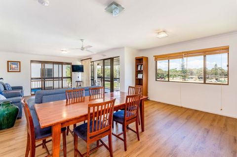 Spacious Unit Overlooking Moreton Bay - Boyd St, Woorim - Sunshine Coast Tourism 7