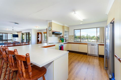 Spacious Unit Overlooking Moreton Bay - Boyd St, Woorim - Sunshine Coast Tourism 8