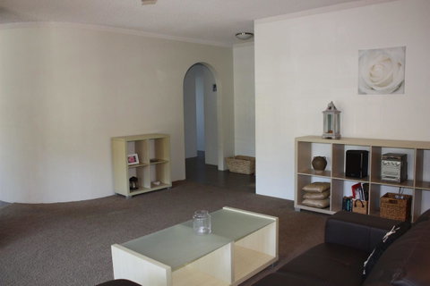Close To Surf Beach, Surf Club, Hotel And Shops - Boyd St, Woorim - Sunshine Coast Tourism 3