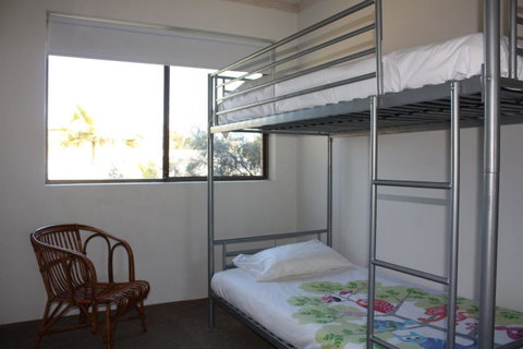 Close To Surf Beach, Surf Club, Hotel And Shops - Boyd St, Woorim - Sunshine Coast Tourism 2