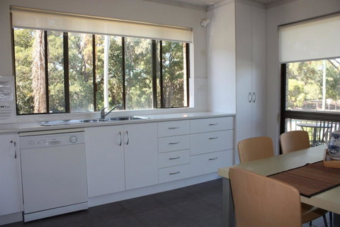 Close To Surf Beach, Surf Club, Hotel And Shops - Boyd St, Woorim - Sunshine Coast Tourism 4