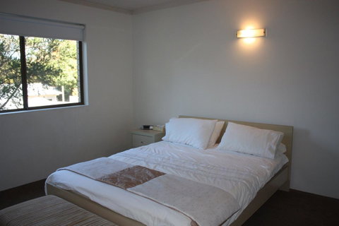 Close To Surf Beach, Surf Club, Hotel And Shops - Boyd St, Woorim - Sunshine Coast Tourism 6