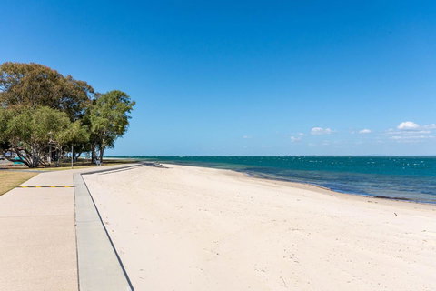 Fantastic Views From This Top Floor Unit! - Holiday Sunshine Coast 12