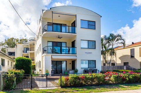 Waterfront Views From Private Rooftop Balcony - Bayview South Esp, Bongaree - Holiday Sunshine Coast 0