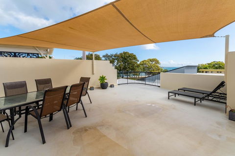 Waterfront Views From Private Rooftop Balcony - Bayview South Esp, Bongaree - Holiday Sunshine Coast 2
