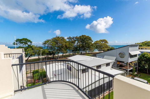 Waterfront Views From Private Rooftop Balcony - Bayview South Esp, Bongaree - Holiday Sunshine Coast 6