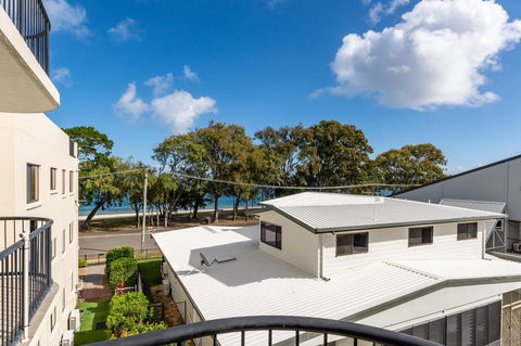 Waterfront Views From Private Rooftop Balcony - Bayview South Esp, Bongaree - Holiday Sunshine Coast 16