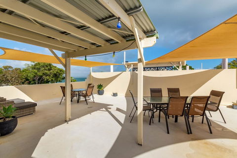 Waterfront Views From Private Rooftop Balcony - Bayview South Esp, Bongaree - Holiday Sunshine Coast 18