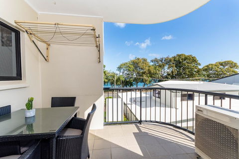 Waterfront Views From Private Rooftop Balcony - Bayview South Esp, Bongaree - Holiday Sunshine Coast 17