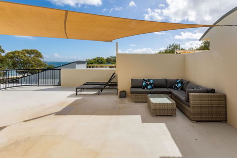 Waterfront Views From Private Rooftop Balcony - Bayview South Esp, Bongaree - Holiday Sunshine Coast 13
