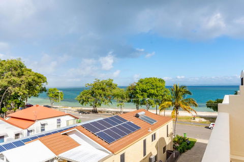 Waterfront Views From Private Rooftop Balcony - Bayview South Esp, Bongaree - Holiday Sunshine Coast 5