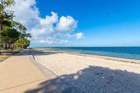 Waterfront Views From Private Rooftop Balcony - Bayview South Esp, Bongaree - Holiday Sunshine Coast 1