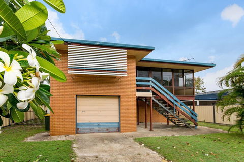 Short Stroll To Surf Beach - North Street, Woorim - Sunshine Coast Tourism 0