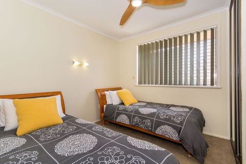 Short Stroll To Surf Beach - North Street, Woorim - Sunshine Coast Tourism 13