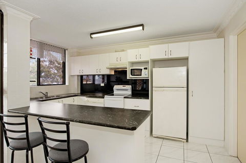 Huge Top Floor Unit Across The Road....Waterfront!! - Holiday Sunshine Coast 7
