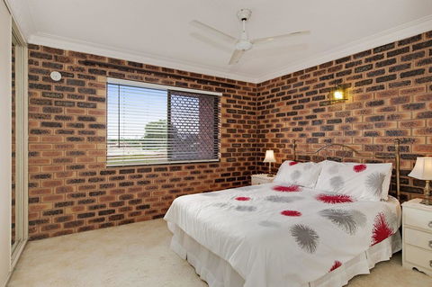 Huge Top Floor Unit Across The Road....Waterfront!! - Holiday Sunshine Coast 13