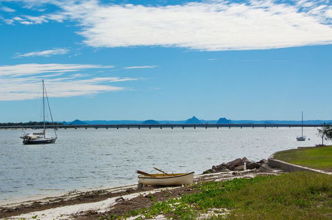 Huge Top Floor Unit Across The Road....Waterfront!! - Holiday Sunshine Coast 16