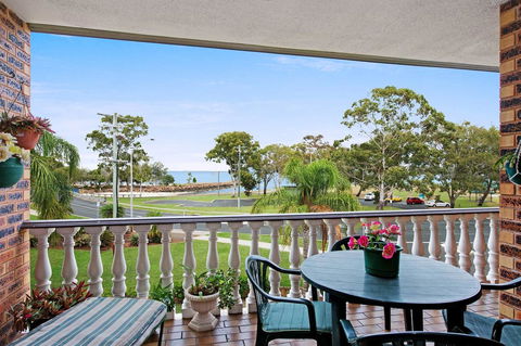 Huge Top Floor Unit Across The Road....Waterfront!! - Holiday Sunshine Coast 0