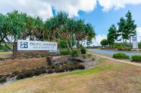 Huge Top Floor Unit Across The Road....Waterfront!! - Holiday Sunshine Coast 17