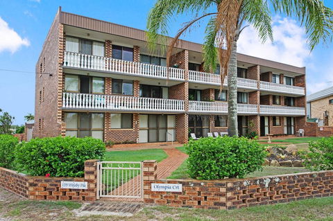 Huge Top Floor Unit Across The Road....Waterfront!! - Holiday Sunshine Coast 19