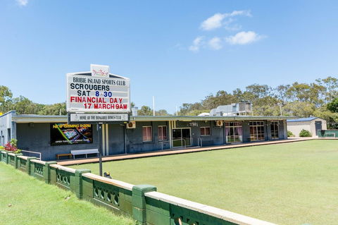 Huge Top Floor Unit Across The Road....Waterfront!! - Holiday Sunshine Coast 12