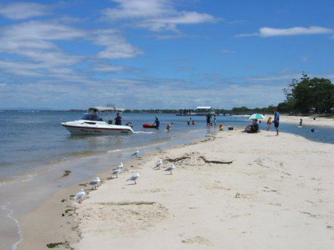 Air Conditioned Unit Stones Throw To The Waterfront. - Holiday Sunshine Coast 11