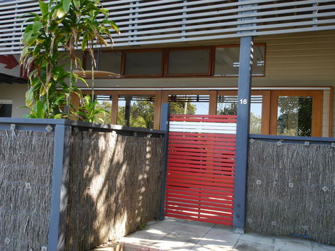 A AAA C-SHACK - Holiday Sunshine Coast 1
