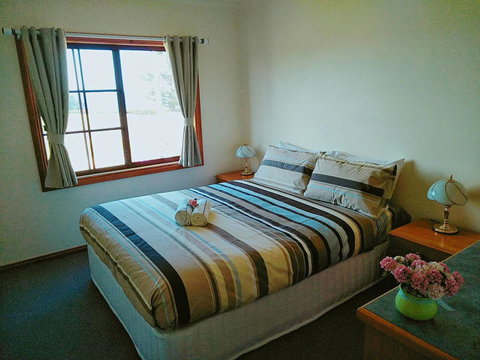 Baudins Accommodation And Restaurant - Holiday Sunshine Coast 1