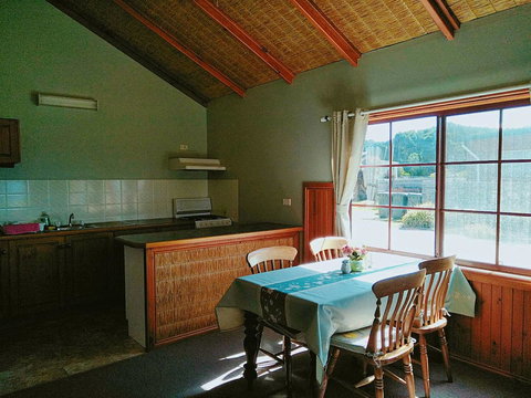 Baudins Accommodation And Restaurant - Holiday Sunshine Coast 11