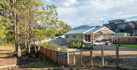 Adventure Bay Holiday Home - Holiday Sunshine Coast 1