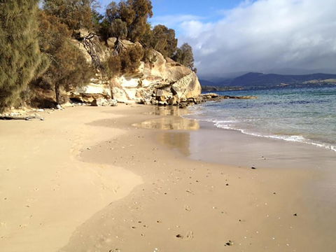 Bruny Island Escapes And Hotel Bruny - Sunshine Coast Tourism 9