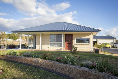 Gindanha - Sunshine Coast Tourism 0