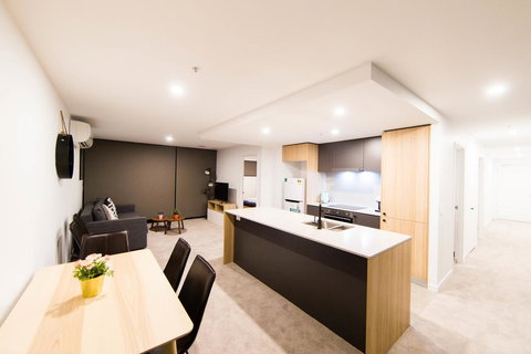 Mid Night Apartment Canberra City Onsite Parking - Sunshine Coast Tourism 2