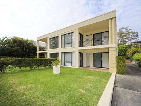 'Bagnall Views' 2/161 Government Rd - Stylish & Modern Duplex Across The Road To The Waters Edge - Holiday Sunshine Coast 0