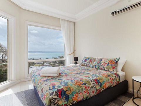 'Baylife Villa' 4a Warruga St - Large Home With WIFI, Netflix, Aircon, Linen & Spectacular Views - Holiday Sunshine Coast 2