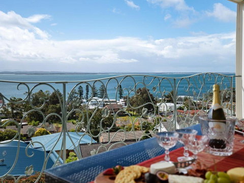 'Baylife Villa' 4a Warruga St - Large Home With WIFI, Netflix, Aircon, Linen & Spectacular Views - Holiday Sunshine Coast 0