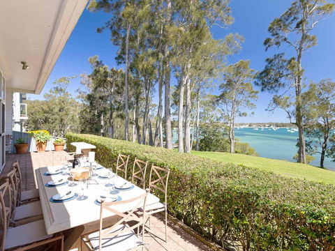 'Corlette Waterfront', 2/44 Danalene Parade - Waterfront Luxury, WIFI, Aircon, Boat Parking - Sunshine Coast Tourism 1