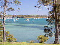 'Corlette Waterfront' 2/44 Danalene Parade - Waterfront Luxury WIFI Aircon Boat Parking